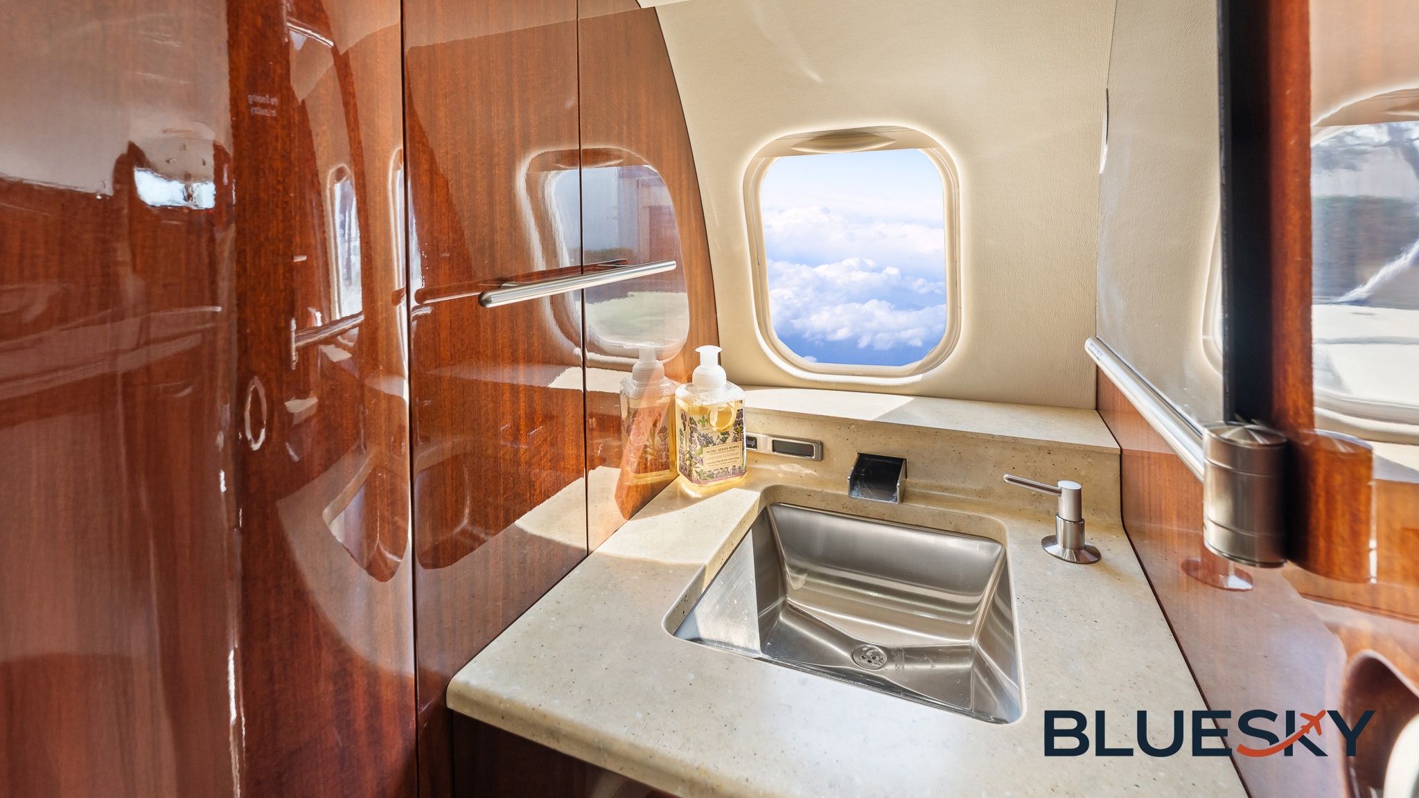 Learjet 60XR gallery image 8