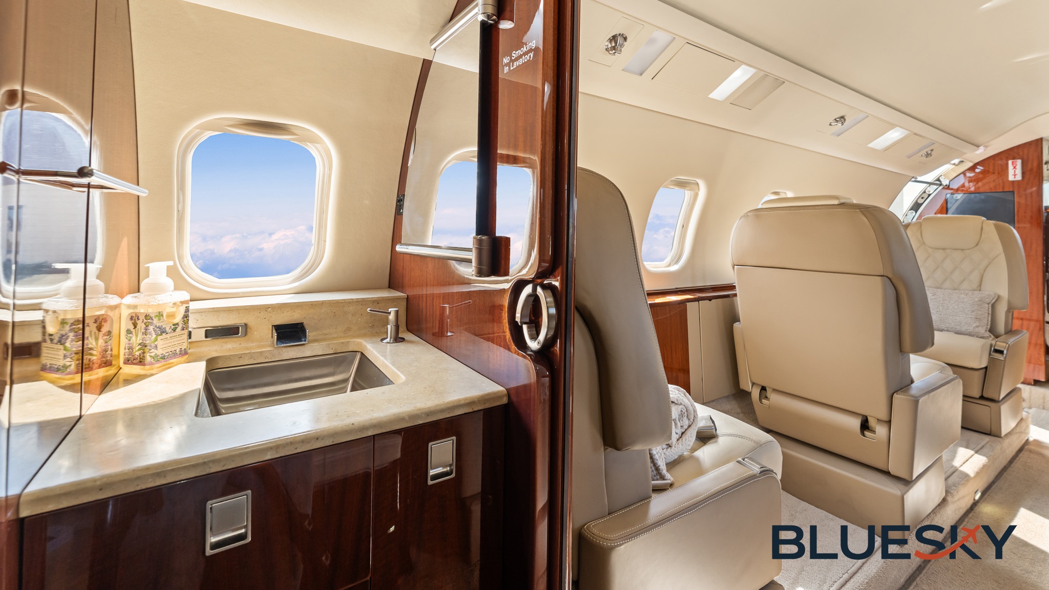 Learjet 60XR gallery image 11