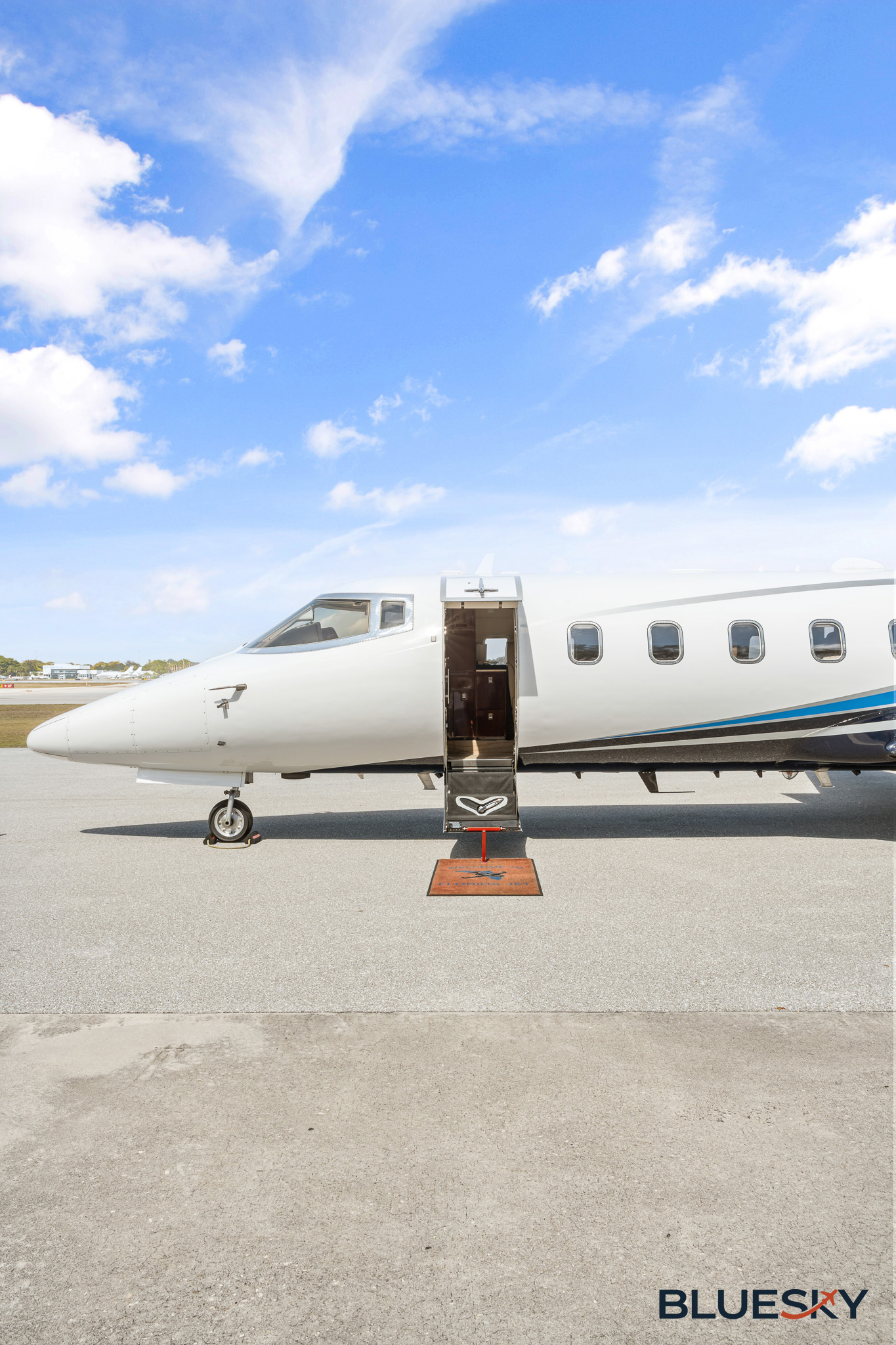 Learjet 60XR gallery image 2